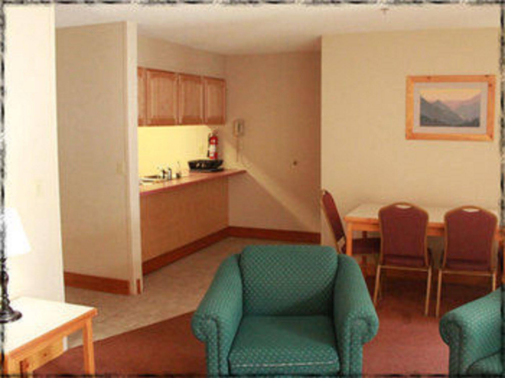 Lodge At Palmer Gulch Hill City Exterior photo