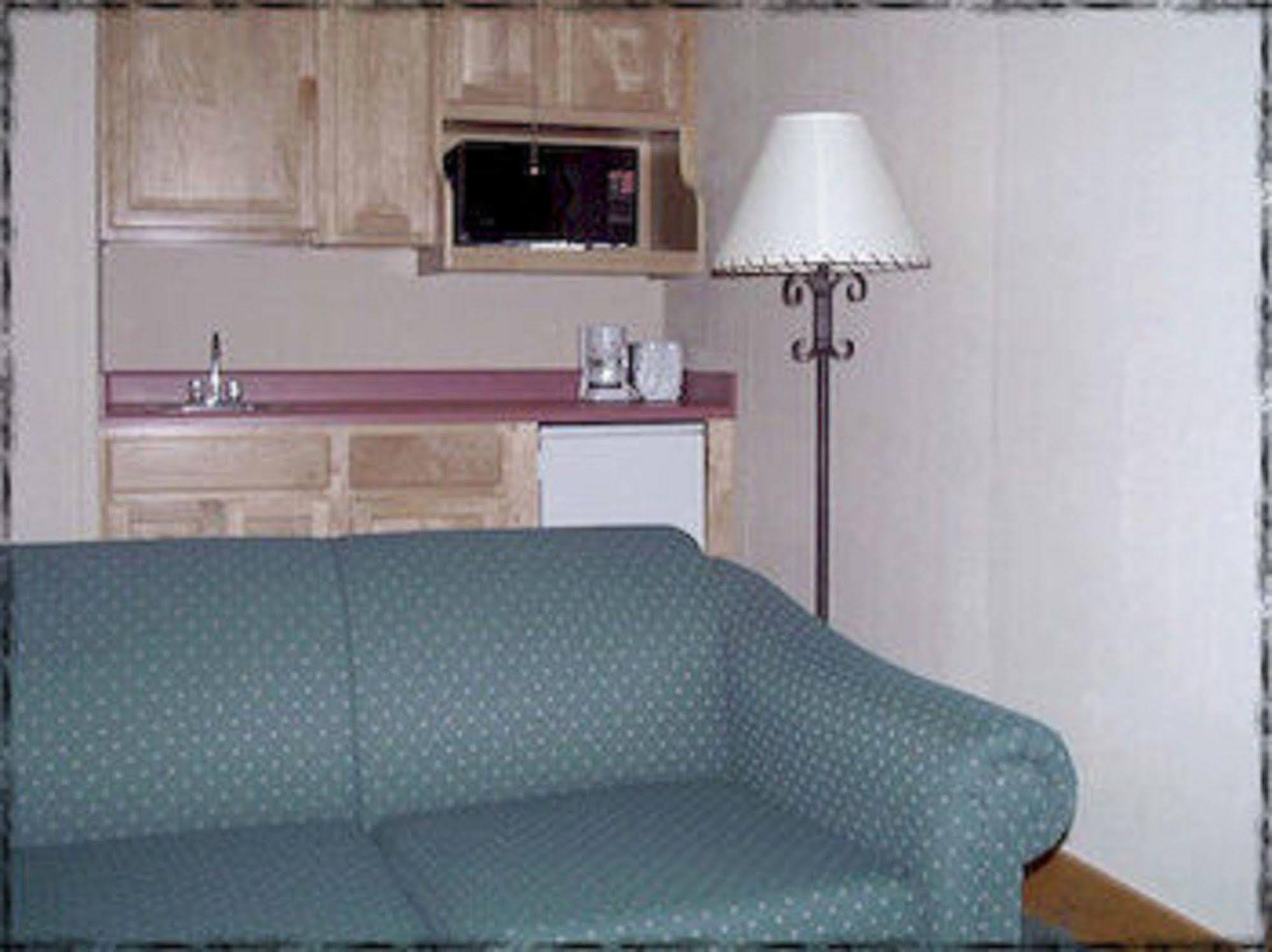 Lodge At Palmer Gulch Hill City Room photo